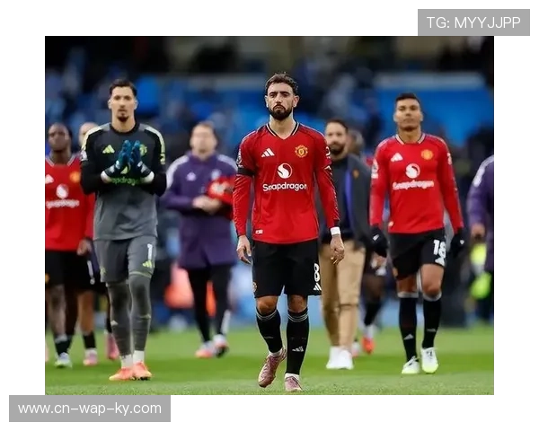 B费中场组织权独揽 曼联年轻锋线跑位默契度亟待提升 B费中场组织权独揽 曼联年轻锋线跑位默契度亟待提升